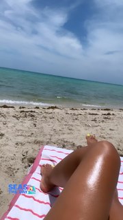 Rocsi Diaz feet photo thumbnail
