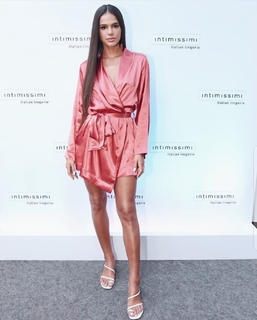 Bruna Marquezine feet photo thumbnail
