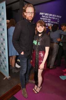 Maisie Williams feet photo thumbnail