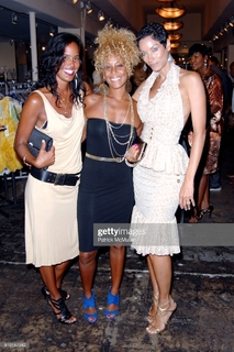 Nicole Murphy feet photo thumbnail