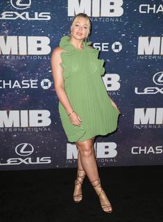 Iskra Lawrence feet photo thumbnail