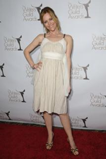 Leslie Mann feet photo thumbnail