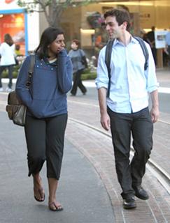 Mindy Kaling feet photo thumbnail