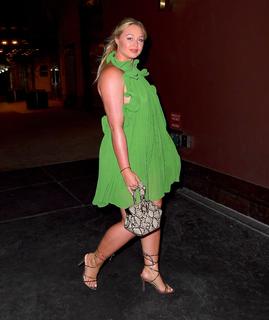 Iskra Lawrence feet photo thumbnail