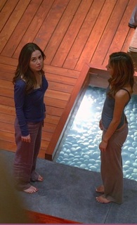 Eliza Dushku feet photo thumbnail