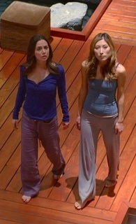 Eliza Dushku feet photo thumbnail
