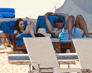 Eliza Dushku feet photo thumbnail