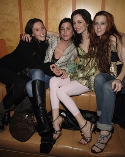 Eliza Dushku feet photo thumbnail