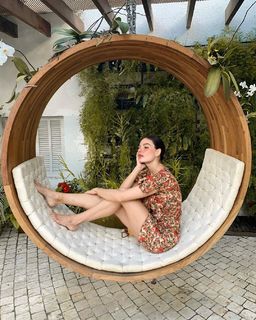 Isis Valverde feet photo thumbnail