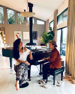 Nicole Scherzinger feet photo thumbnail