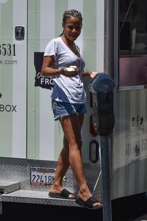 Christina Milian feet photo thumbnail