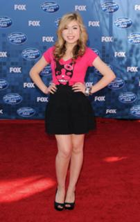 Jennette McCurdy feet photo thumbnail