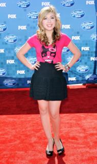 Jennette McCurdy feet photo thumbnail