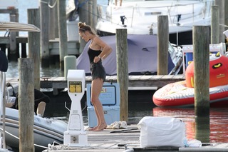 Nina Agdal feet photo thumbnail