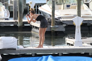 Nina Agdal feet photo thumbnail