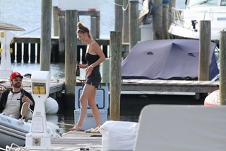 Nina Agdal feet photo thumbnail