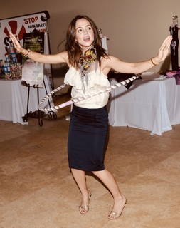 Eliza Dushku feet photo thumbnail