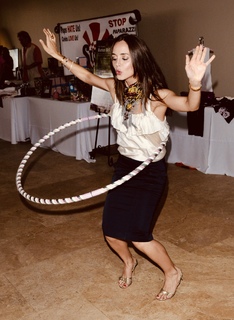 Eliza Dushku feet photo thumbnail