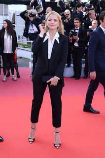 Virginie Efira feet photo thumbnail