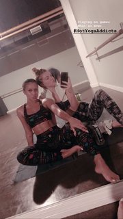 Jilly Anais feet photo thumbnail
