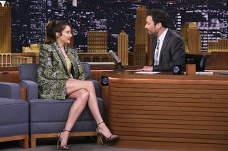 Shailene Woodley feet photo thumbnail