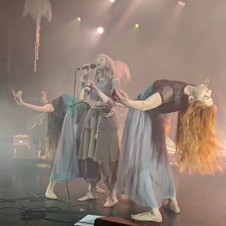 Aurora Aksnes feet photo thumbnail