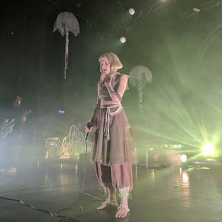 Aurora Aksnes feet photo thumbnail