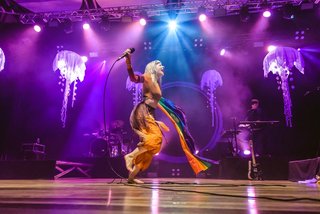 Aurora Aksnes feet photo thumbnail