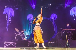 Aurora Aksnes feet photo thumbnail