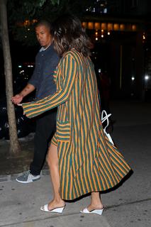 Selena Gomez feet photo thumbnail