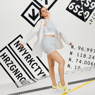 Selena Gomez feet photo thumbnail