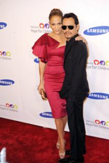 Jennifer Lopez feet photo thumbnail