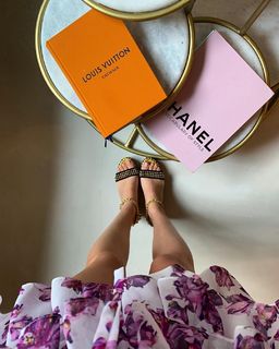 Xenia Tchoumitcheva feet photo thumbnail