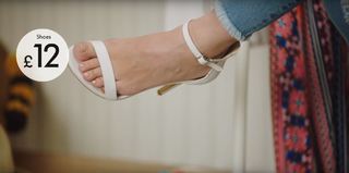 Kelly Brook feet photo thumbnail