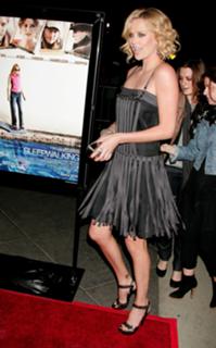 Charlize Theron feet photo thumbnail