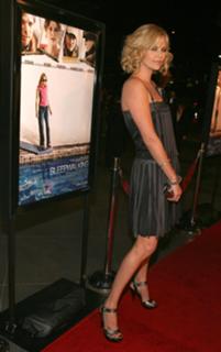 Charlize Theron feet photo thumbnail