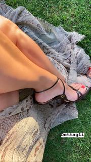 Federica Fontana feet photo thumbnail