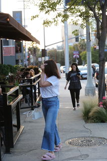 Selena Gomez feet photo thumbnail