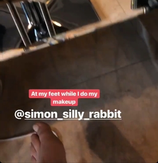 Kaley Cuoco feet photo thumbnail