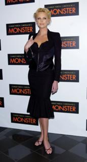 Charlize Theron feet photo thumbnail