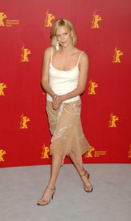 Charlize Theron feet photo thumbnail