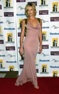 Charlize Theron feet photo thumbnail