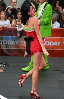 Katy Perry feet photo thumbnail