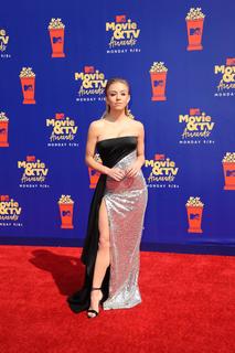 Sydney Sweeney feet photo thumbnail