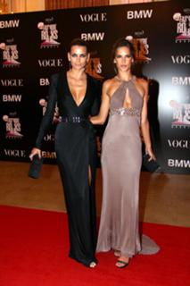 Alessandra Ambrosio feet photo thumbnail