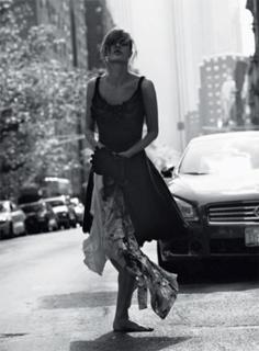 Alessandra Ambrosio feet photo thumbnail