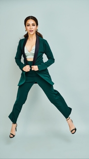 Kriti Kharbanda feet photo thumbnail