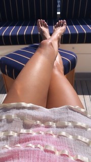 Brooke Burke feet photo thumbnail