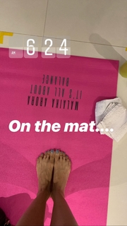 Malaika Arora feet photo thumbnail