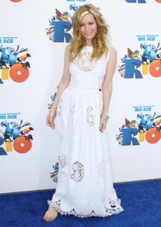 Leslie Mann feet photo thumbnail